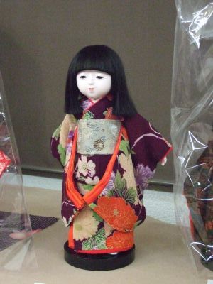 綺麗なお顔の　市松人形 imgdc0fa037zik7zj.jpg