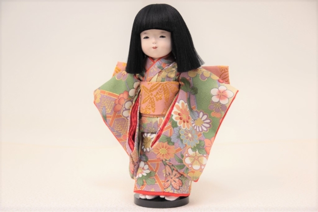 ミニ５号市松人形です。職人が作る伝統工芸の市松人形です