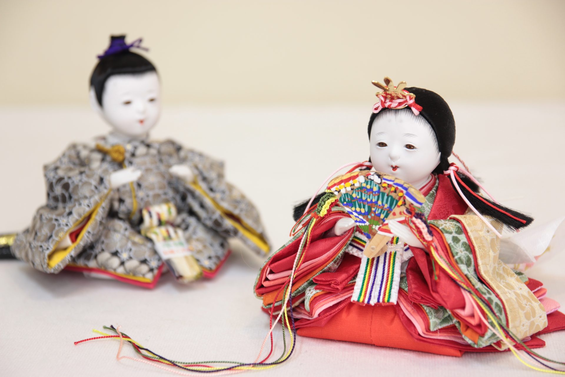 色絵香合、立ち雛人形、昭阿弥作。 色絵香合、立ち雛人形、昭阿弥作。 美術品・アンティーク
