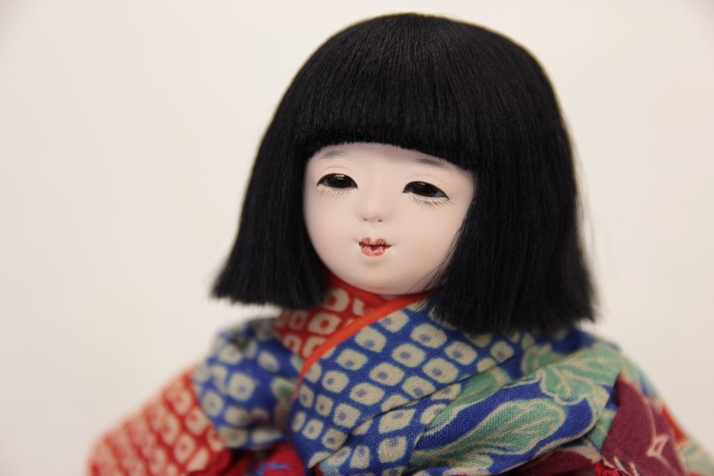 味岡映水作 市松人形 鮮やかな古布衣装 絹毛 約１２センチ   味岡人形