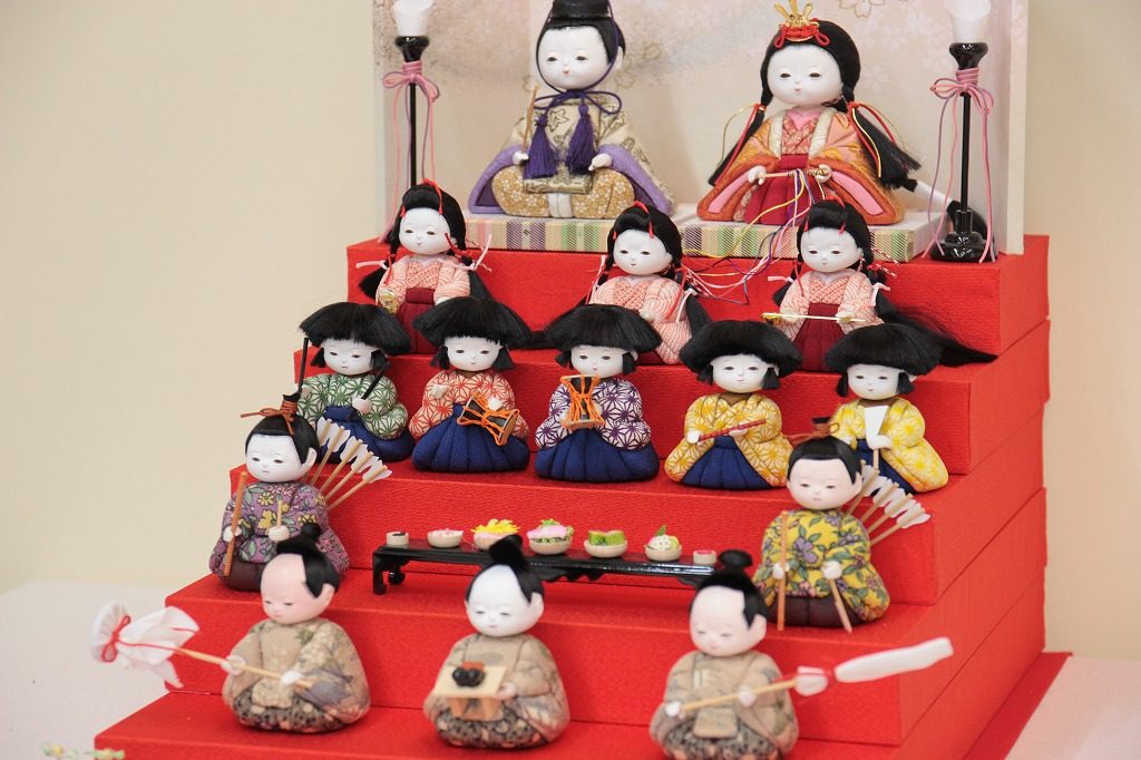 木目込ひな人形 五段飾り コンパクト１５人飾り 伝統工芸のお顔 シルク 